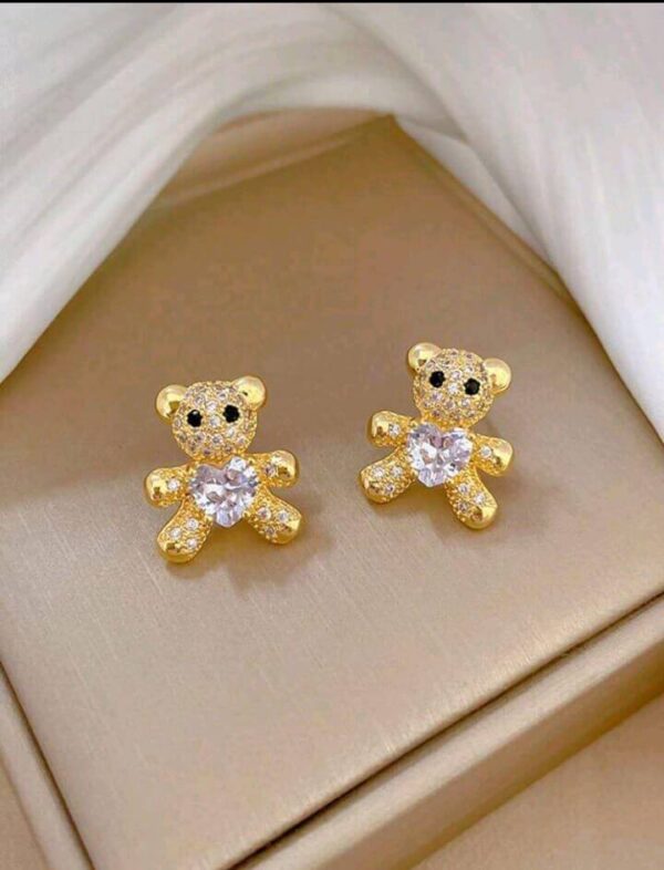 Exquisite and stylish bear earrings