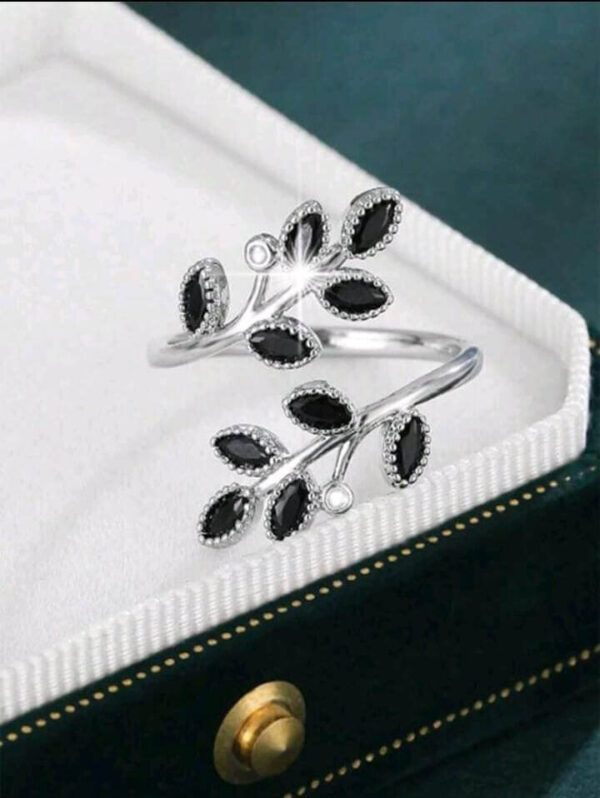 Leaf design zirconia ring