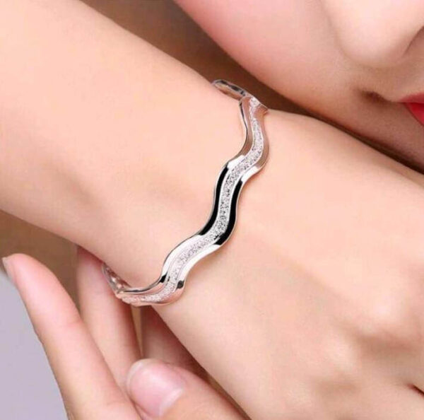 Wavy open bangle bracelet