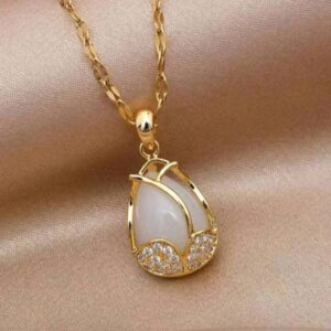 Exquisite Tulip Shaped Cats Eye Stone Necklace