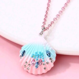 Festive style shell necklace with diamonds