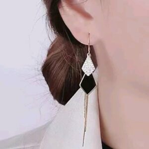 A Pair of Shiny Rectangular Rhinestone Taffeta Pendant Earrings