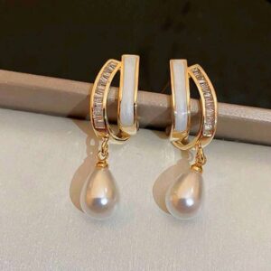 1 Pair of Luxurious Double-Layer Shell and Pearl Dangle Earrings