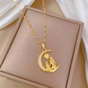 Vintage Gold Lip Chain Necklace Stainless Steel Moon Necklace Loving Mother Daughter Figure Necklace for Women
