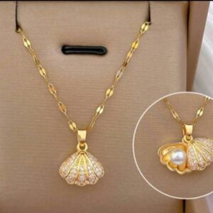 1pc Stainless Steel Micro-Inlaid Cubic Zirconia Hollowed-Out Shell Pearl Necklace