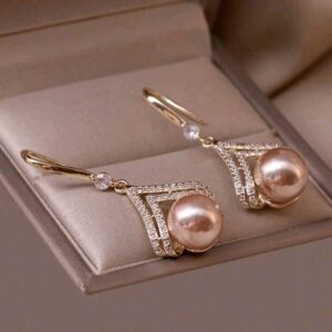 Simple and elegant fashion dangle earrings with golden pearl ear accessory
