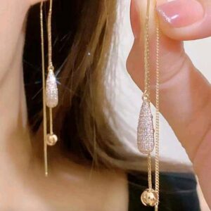1pair Fashionable Waterdrop Shape Earrings With Rhinestone Inlaid And Long Chain