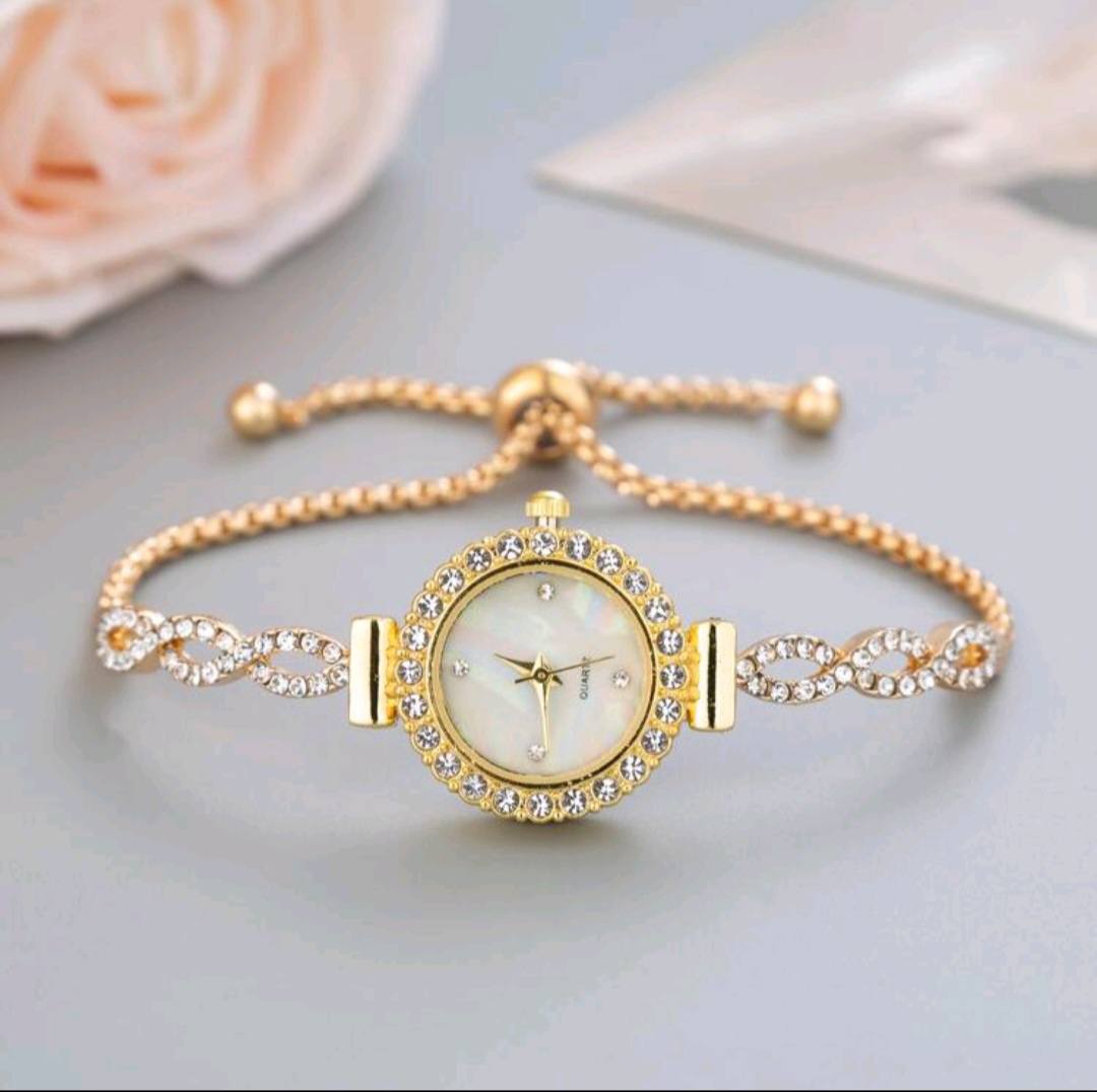 Women Bracelet Watch Golden Small Dial Quartz Leisure Popular Wristwatch