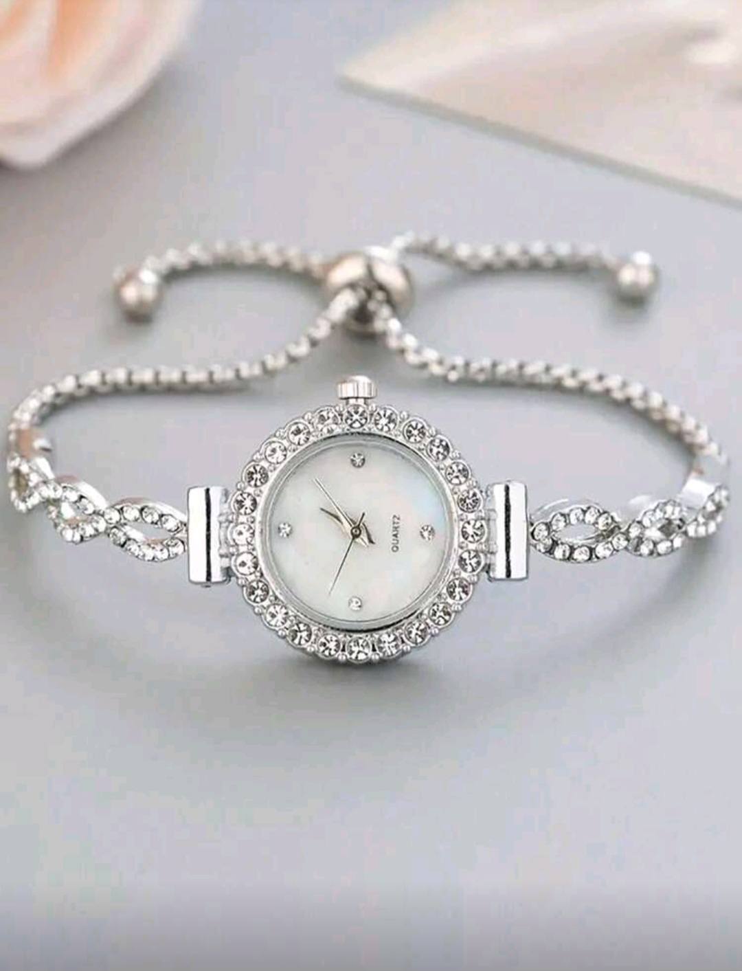 Women Bracelet Watch Golden Small Dial Quartz Leisure Popular Wristwatch