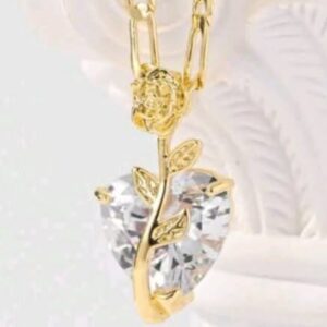 A Fashionable Rose-wrapped Teardrop-shaped 3A Zirconia Pendant Necklace