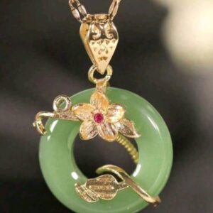 Necklace featuring a luxurious green jade lotus leaf-shaped flower