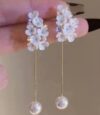 A Pair of Exquisite And Fashionable Imitation Pearl Flower