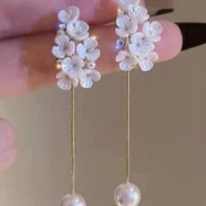 A Pair of Exquisite And Fashionable Imitation Pearl Flower